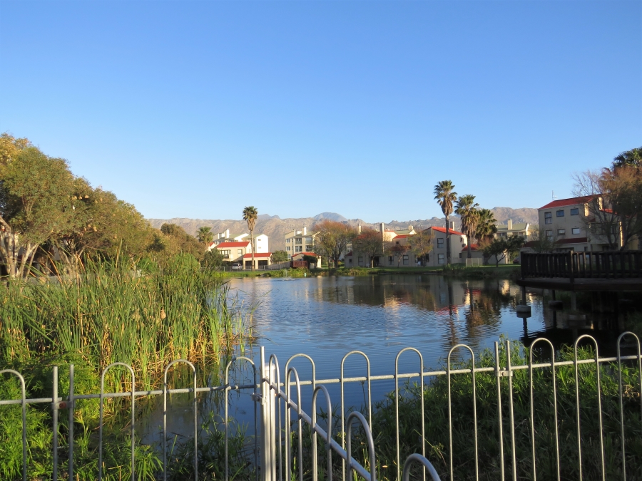 To Let 2 Bedroom Property for Rent in Greenways Golf Estate Western Cape